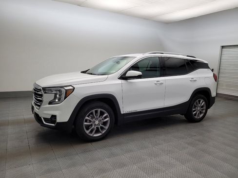 Used 2024 GMC Terrain SLT AWD/4WD image 2