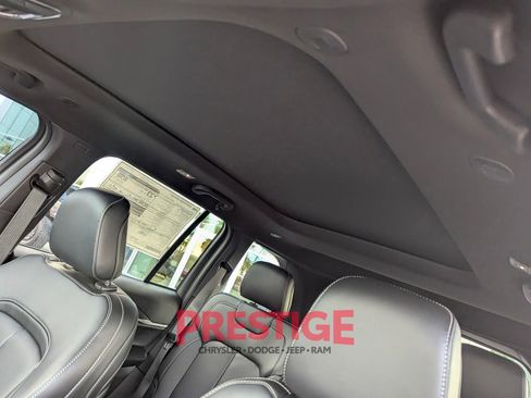 New 2026 Jeep Grand Cherokee Limited w/ Luxury Tech Group II AWD/4WD image 25