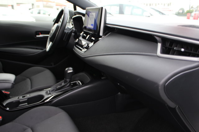 Certified 2025 Toyota Corolla Hatchback w/ SE Package FWD image 21
