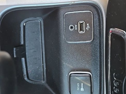 Used 2018 Jeep Compass Latitude image 30