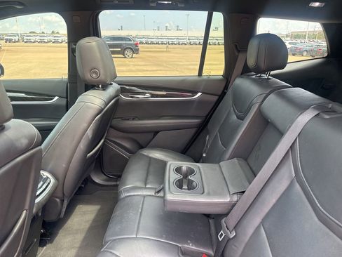 Used 2020 Cadillac XT6 Premium Luxury FWD image 42
