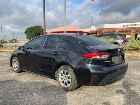 Used 2021 Toyota Corolla LE FWD image 6