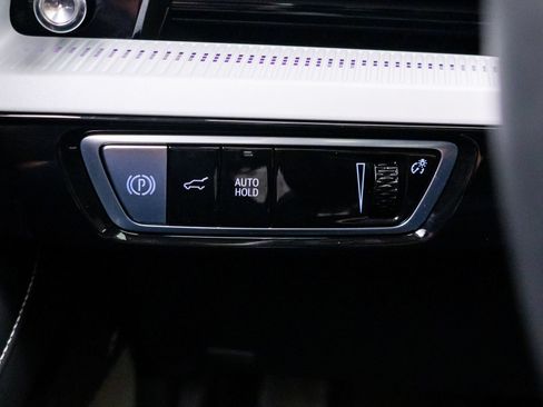 Certified 2025 Cadillac Optiq Sport 2 w/ LPO, Floor Liner Package AWD/4WD image 25