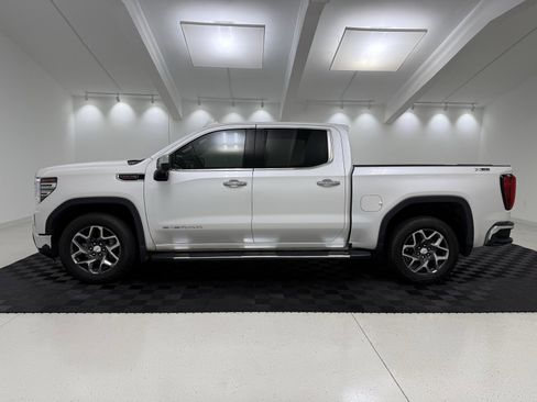 Used 2023 GMC Sierra 1500 SLT w/ SLT Premium Package image 4