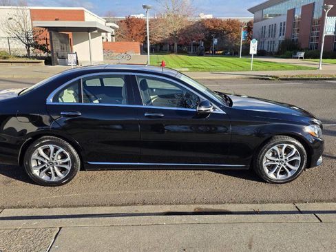 Used 2017 Mercedes-Benz C 300 4MATIC Sedan image 4