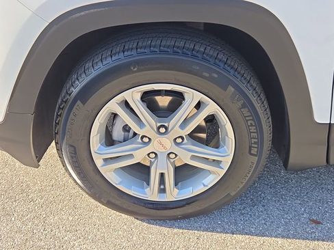 Certified 2023 GMC Terrain SLE w/ Driver Convenience Package image 7