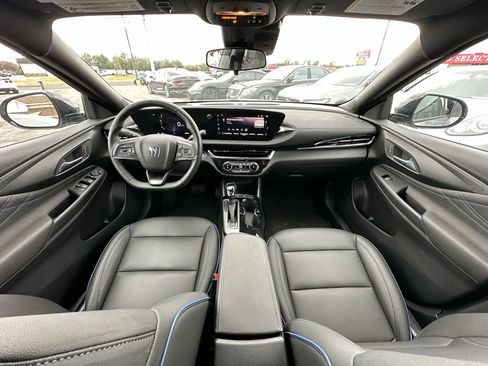 Used 2025 Buick Envista Sport Touring image 11
