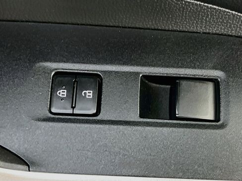 Used 2020 Toyota RAV4 LE FWD image 29