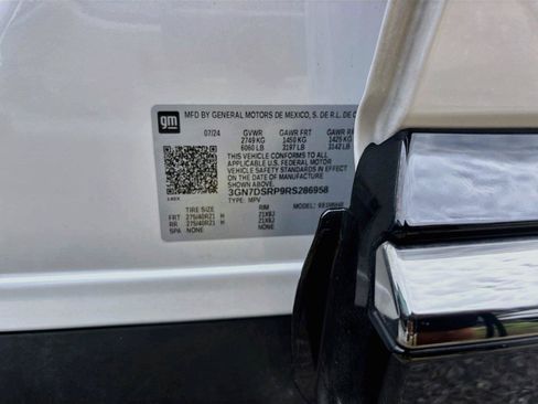 Used 2024 Chevrolet Equinox EV RS FWD image 18