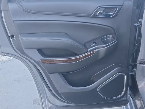 Used 2019 Chevrolet Tahoe LS AWD/4WD image 34