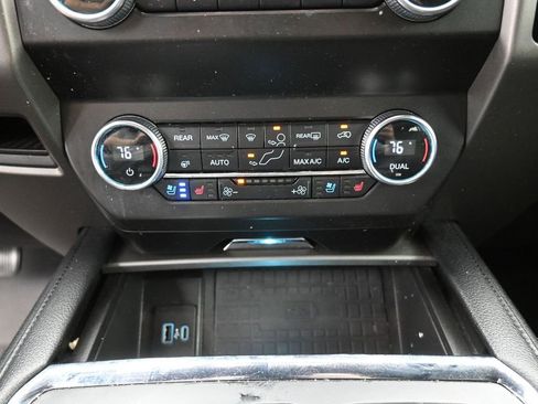 Used 2021 Ford Expedition XLT image 9