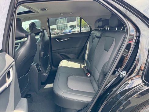 New 2025 Kia Niro EX Touring image 8
