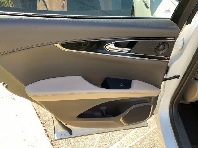 Used 2022 Lincoln Nautilus Reserve w/ Equipment Group 201A FWD image 10