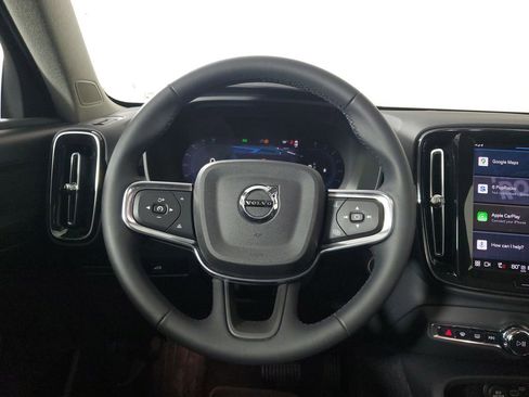 Certified 2023 Volvo XC40 B5 Plus w/ Protection Package Premier image 18