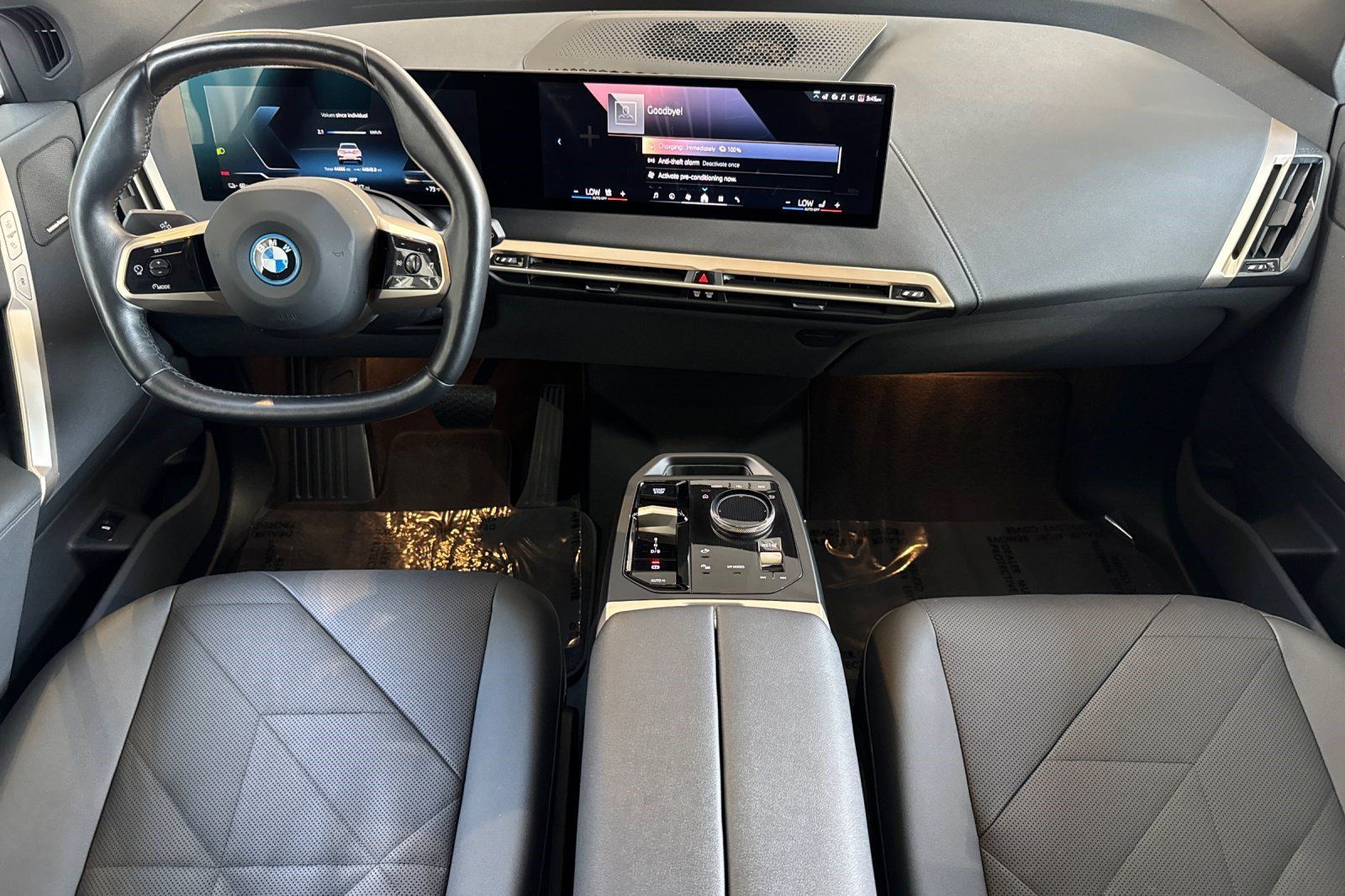Used 2024 BMW iX xDrive50 w/ Sport Package AWD/4WD image 17