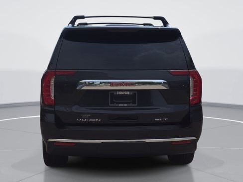 Used 2023 GMC Yukon SLT AWD/4WD image 4