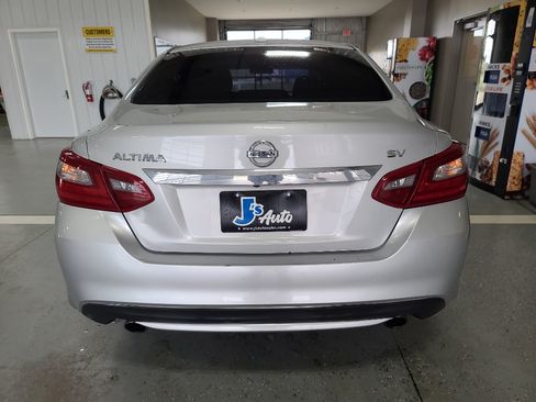 Used 2018 Nissan Altima 2.5 SV FWD image 6
