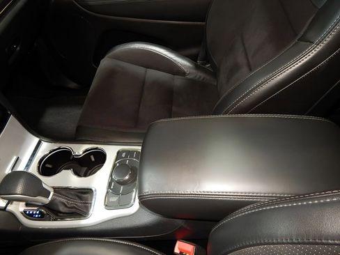 Used 2021 Jeep Grand Cherokee SRT AWD/4WD image 16