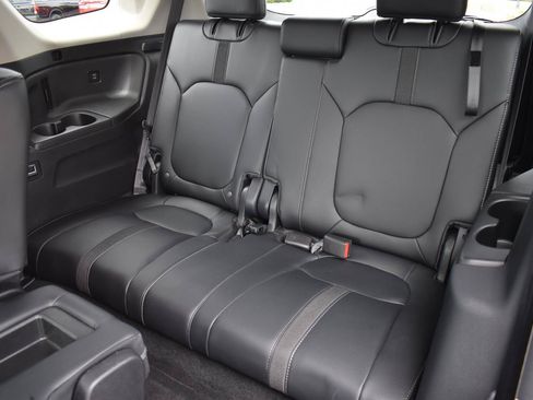 Used 2025 Honda Pilot Touring image 21