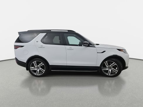 Used 2024 Land Rover Discovery Dynamic SE image 4