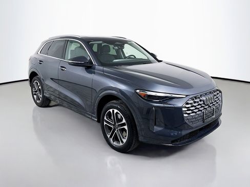 Certified 2025 Audi Q5 Premium w/ Convenience Package image 7