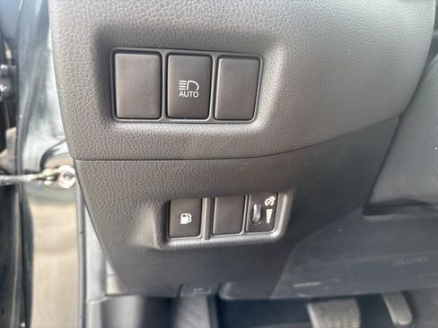 Used 2021 Toyota C-HR XLE FWD image 25