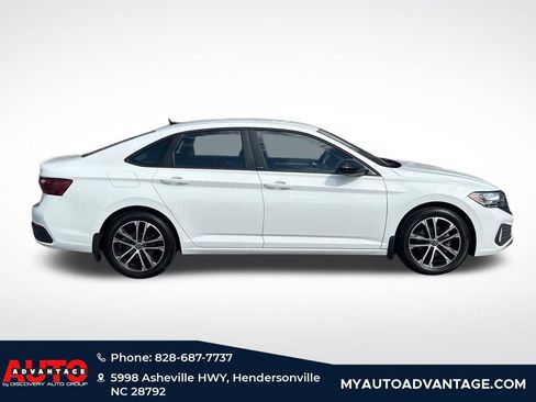 Used 2023 Volkswagen Jetta Sport image 2