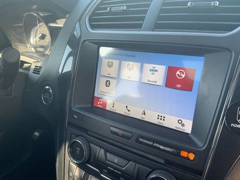 Used 2018 Ford Explorer XLT w/ Equipment Group 202A image 16