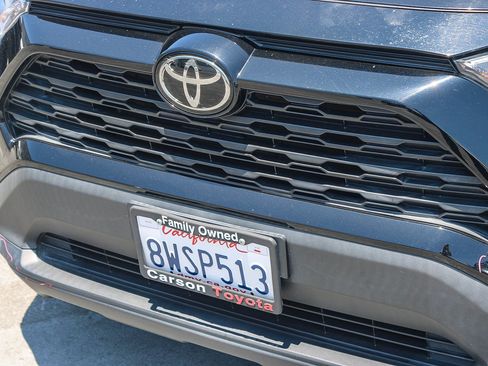 Used 2021 Toyota RAV4 XLE Premium FWD image 7
