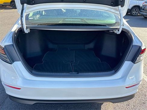 Used 2025 Honda Accord LX image 9