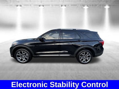 Certified 2025 Ford Explorer Platinum w/ Ultimate Package AWD/4WD image 8