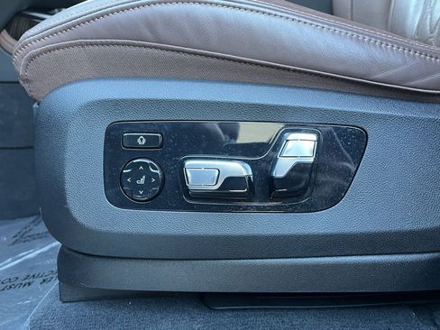 Used 2023 BMW X7 xDrive40i w/ Executive Package image 11