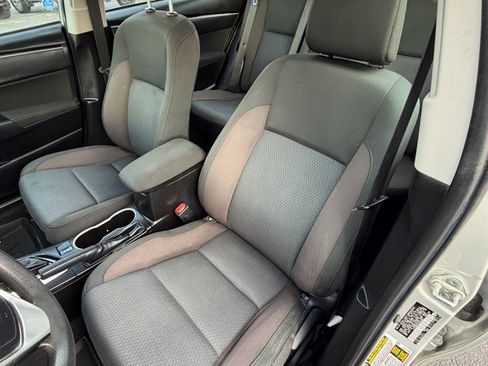 Used 2019 Toyota Corolla L image 11