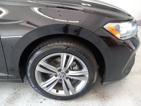 Used 2024 Volkswagen Jetta SE FWD image 3