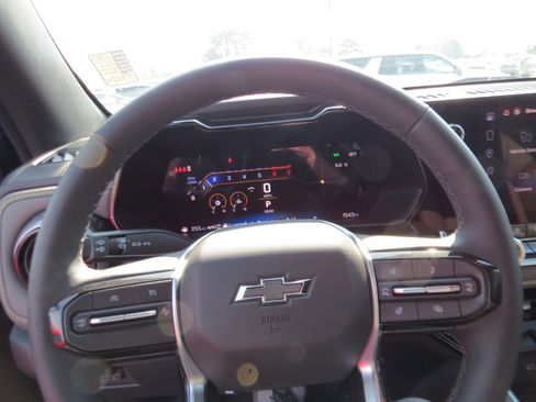 Used 2026 Chevrolet Colorado ZR2 w/ Technology Package AWD/4WD image 22