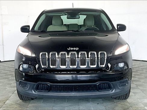 Used 2015 Jeep Cherokee Sport image 3