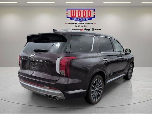 Used 2024 Hyundai Palisade Calligraphy image 3