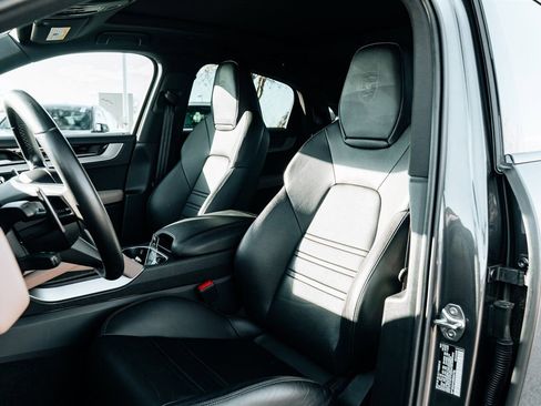 Used 2024 Porsche Cayenne Coupe image 21