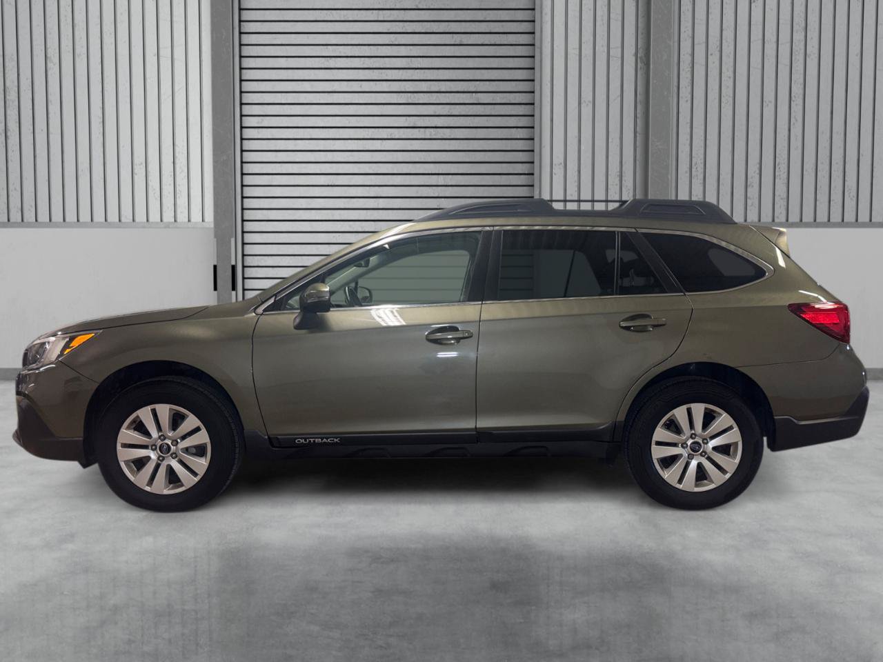 Used 2019 Subaru Outback 2.5i Premium AWD/4WD image 2