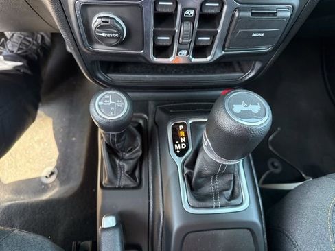 Used 2025 Jeep Wrangler Unlimited Sahara image 15