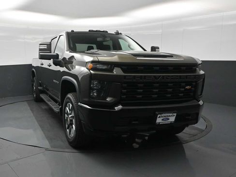 Used 2022 Chevrolet Silverado 2500 Custom w/ Custom Value Package image 3