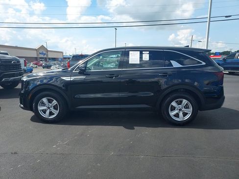 Used 2026 Kia Sorento LX FWD image 2