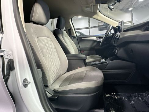 Used 2020 Ford Escape SE image 34