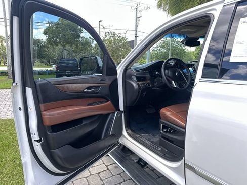 Used 2018 Cadillac Escalade Premium Luxury RWD image 22