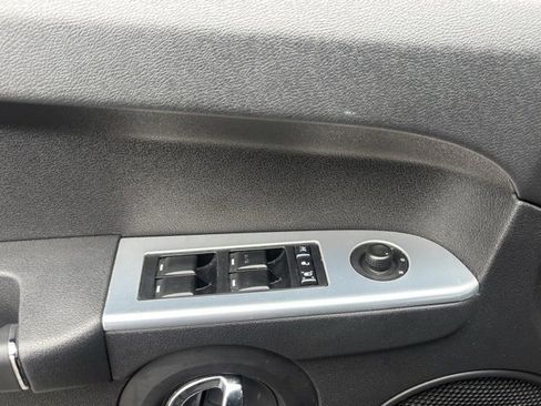 Used 2009 Jeep Commander Sport image 11