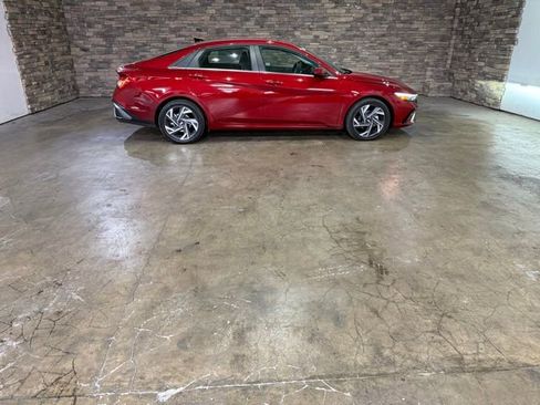 New 2025 Hyundai Elantra SEL image 4