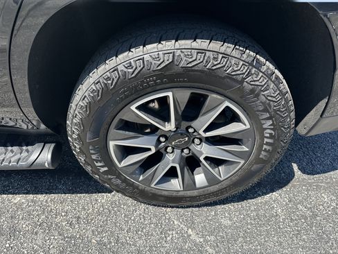 Certified 2024 Chevrolet Tahoe Z71 w/ Luxury Package AWD/4WD image 6