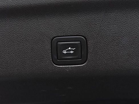 Used 2021 GMC Yukon Denali w/ Denali Premium Package image 32