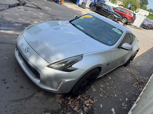 Used 2014 Nissan 370Z Coupe w/ Sport Package RWD image 3