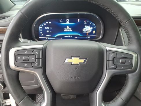 Used 2023 Chevrolet Suburban Premier AWD/4WD image 32